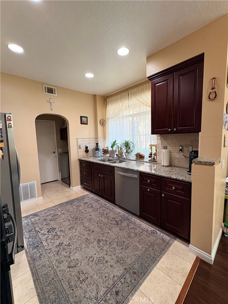8215 East White Oak Ridge, Unit 77 Orange, CA 92869 - Photo 23 of 32 kitchen