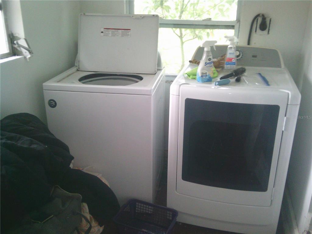 11951 Wichers Road San Antonio, FL 33576 - Photo 36 of 41 a utility room with dryer and washer