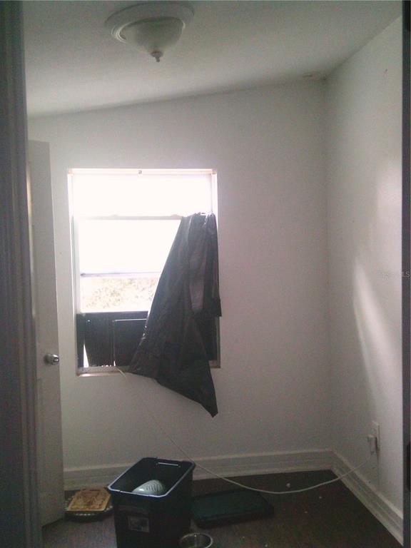 11951 Wichers Road San Antonio, FL 33576 - Photo 41 of 41 a bathroom with a window