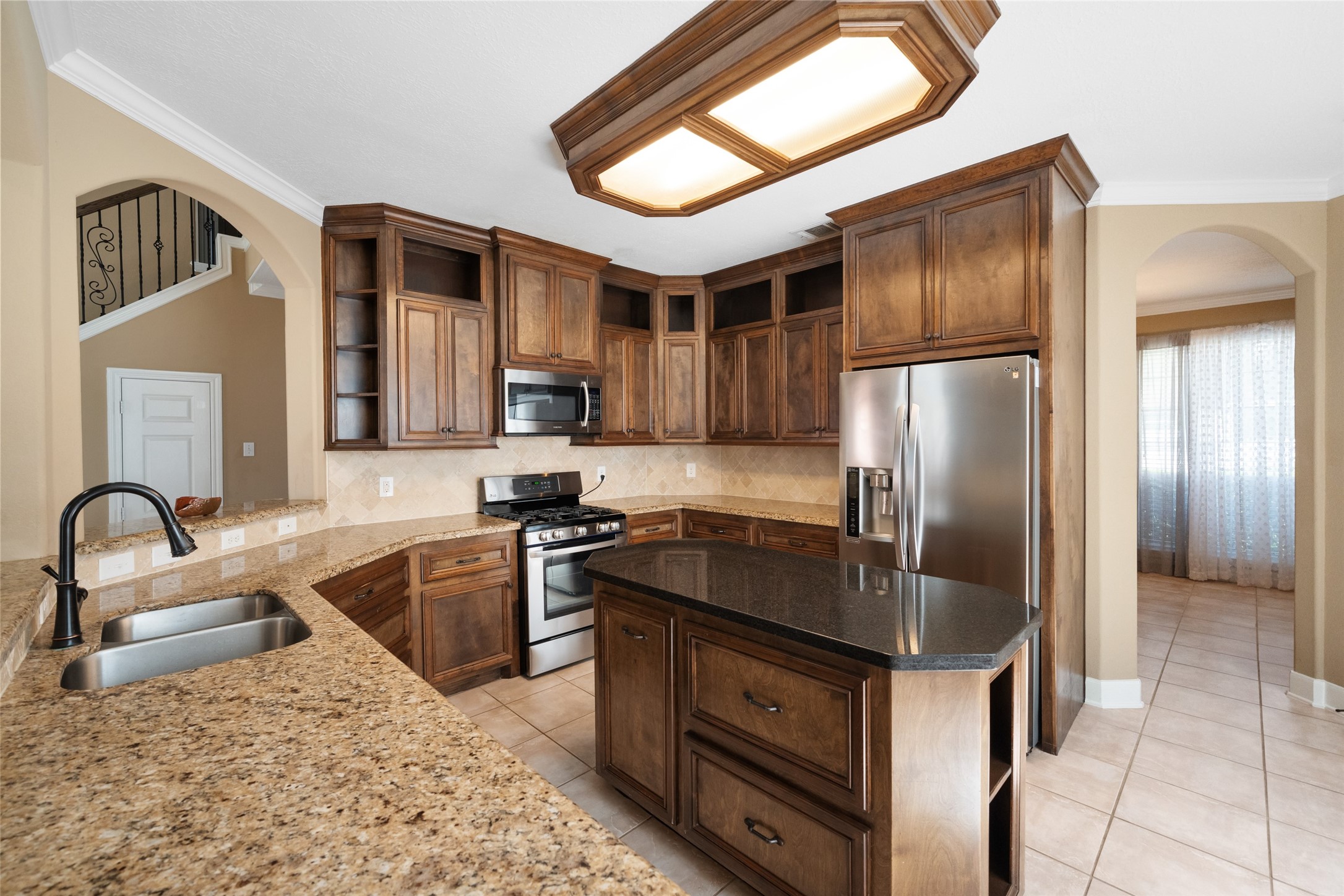 2438 Ripplewood Drive Conroe, TX 77384 - Photo 10 of 32