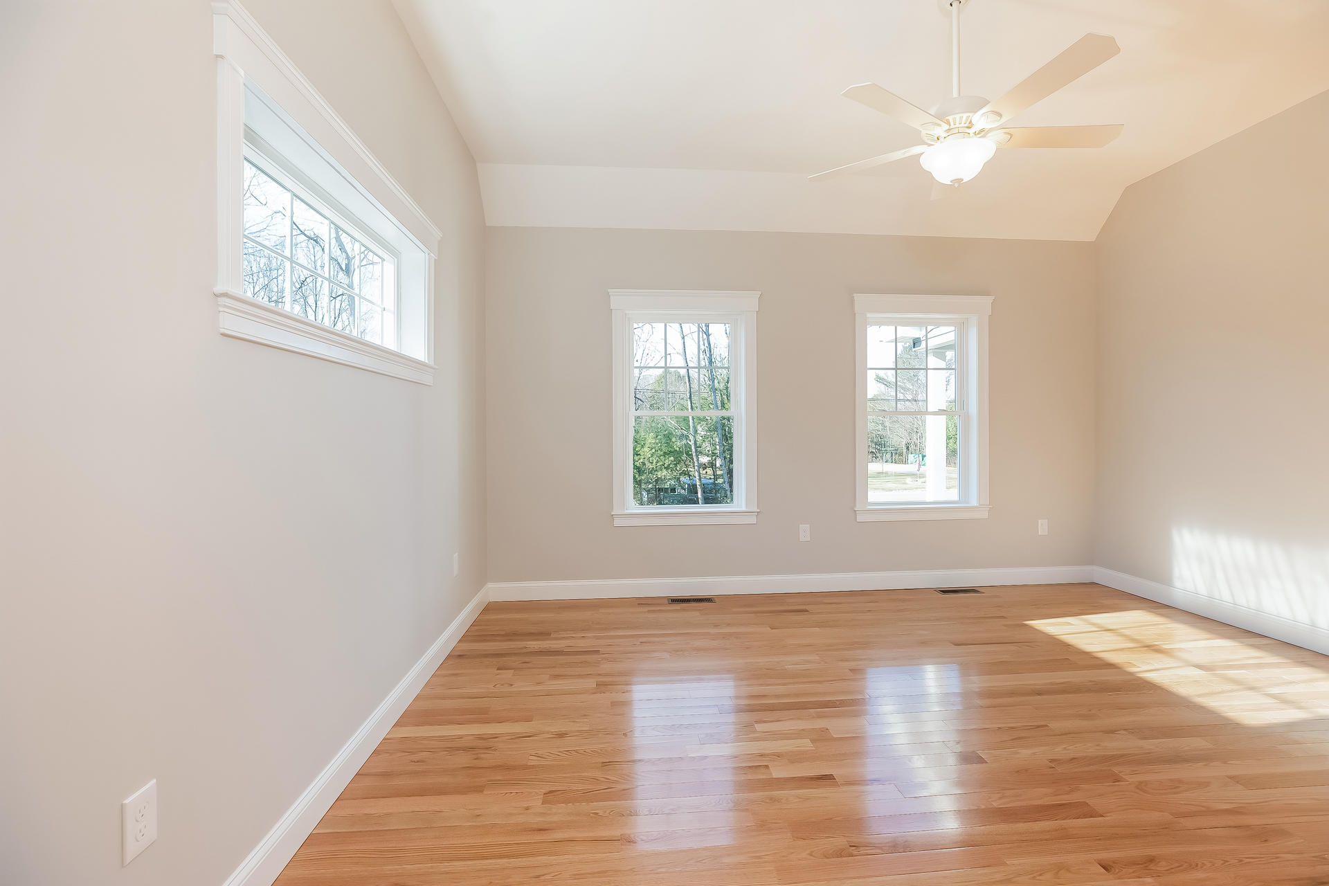 73 Oak Ridge Road Kennebunkport, ME 04046 - Photo 8 of 28 Masterbedroom