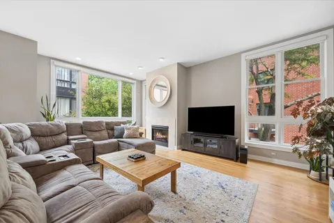 $799,900 | 2318 West Wolfram Street, Chicago, IL 60618