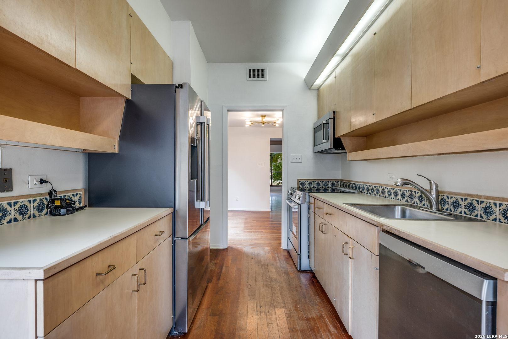 203 Montclair Street Alamo Heights, TX 78209 - Photo 10 of 33