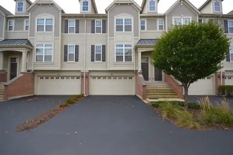 $3,000 | 401 North Commerce Street, Unit 401, Aurora, IL 60504