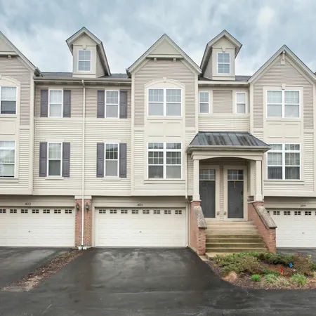 $3,000 | 401 North Commerce Street, Unit 401, Aurora, IL 60504