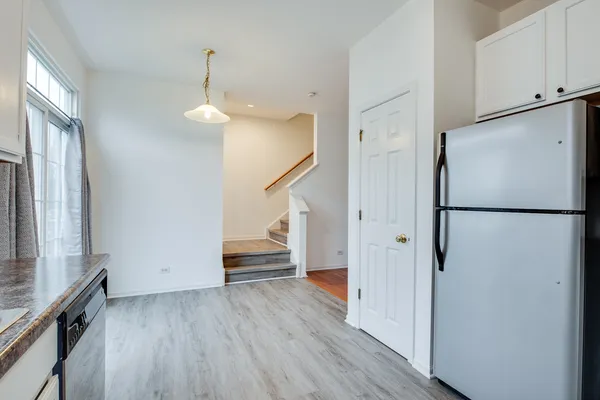 $3,000 | 401 North Commerce Street, Unit 401, Aurora, IL 60504