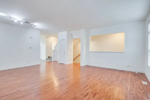 $3,000 | 401 North Commerce Street, Unit 401, Aurora, IL 60504