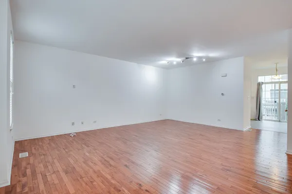 $3,000 | 401 North Commerce Street, Unit 401, Aurora, IL 60504