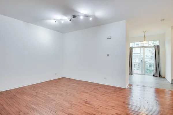 $3,000 | 401 North Commerce Street, Unit 401, Aurora, IL 60504