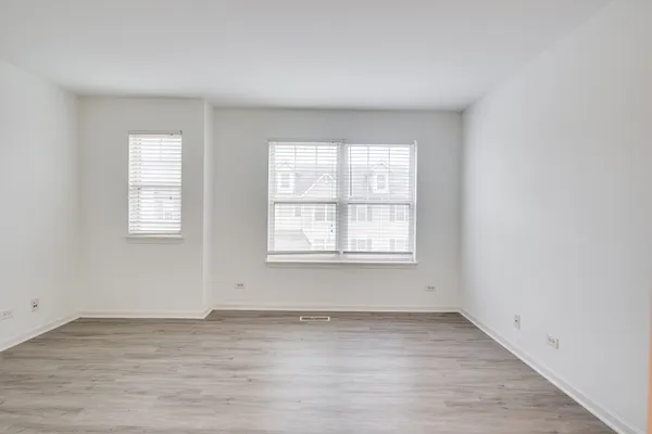 $3,000 | 401 North Commerce Street, Unit 401, Aurora, IL 60504