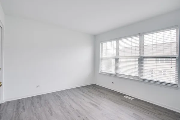 $3,000 | 401 North Commerce Street, Unit 401, Aurora, IL 60504