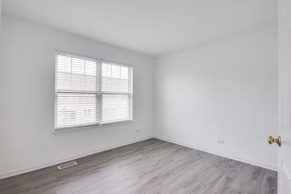 $3,000 | 401 North Commerce Street, Unit 401, Aurora, IL 60504