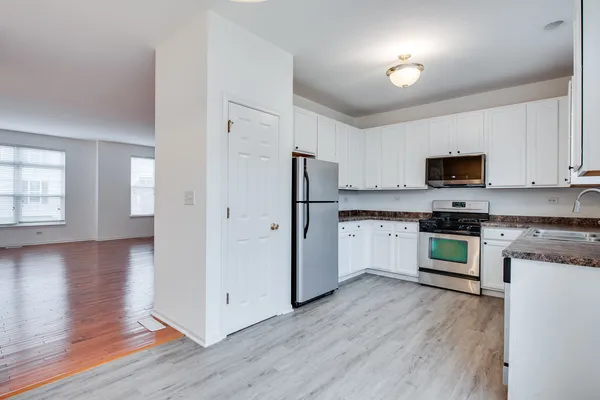 $3,000 | 401 North Commerce Street, Unit 401, Aurora, IL 60504