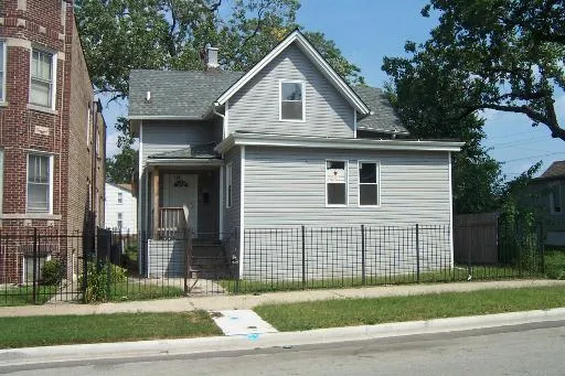 $99,900 | 706 East 72nd Street, Chicago, IL 60619