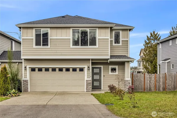 $989,000 | 423 205th Street Southwest, Unit B, Lynnwood, WA 98036