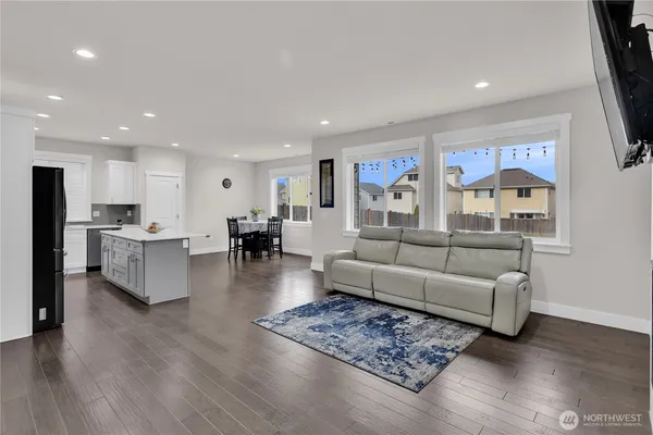 $989,000 | 423 205th Street Southwest, Unit B, Lynnwood, WA 98036