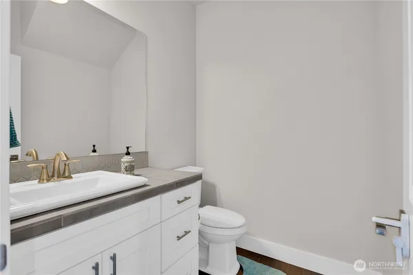 $989,000 | 423 205th Street Southwest, Unit B, Lynnwood, WA 98036