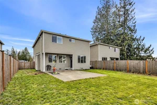 $989,000 | 423 205th Street Southwest, Unit B, Lynnwood, WA 98036