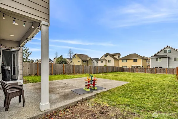 $989,000 | 423 205th Street Southwest, Unit B, Lynnwood, WA 98036