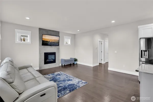 $989,000 | 423 205th Street Southwest, Unit B, Lynnwood, WA 98036