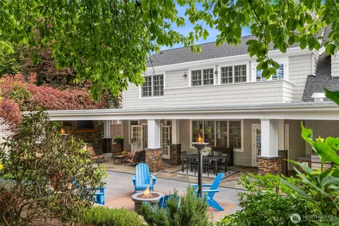$3,645,000 | 10910 Northeast 18th Place, Bellevue, WA 98004