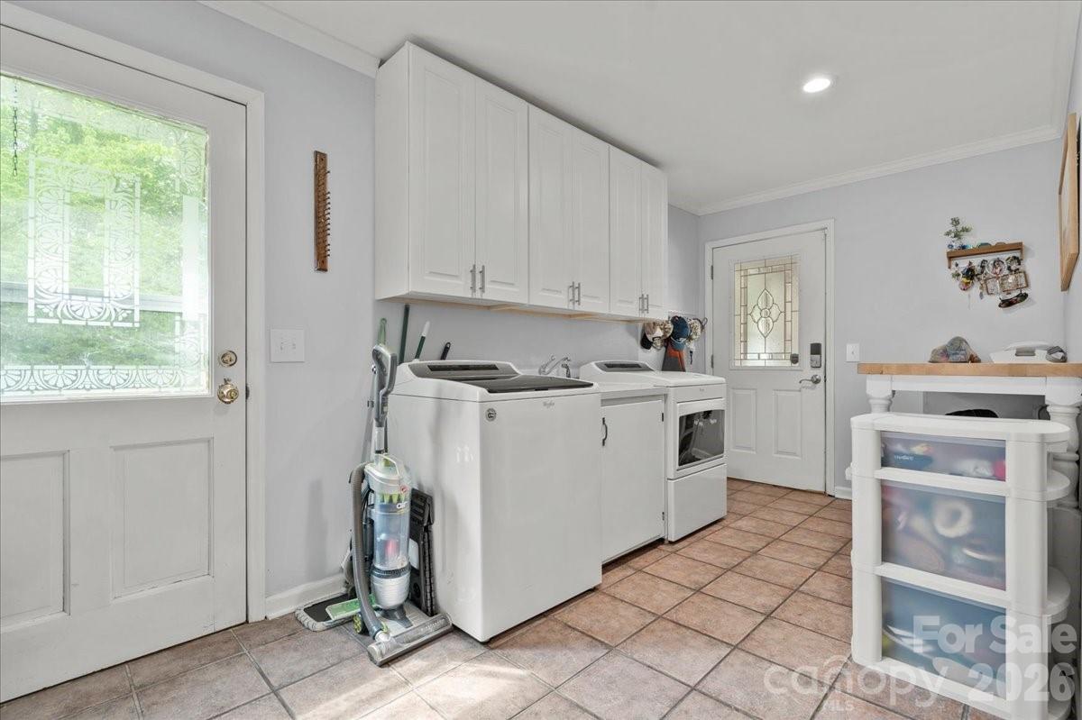 209 Fairway Road Cheraw, SC 29520 - Photo 27 of 48 a kitchen with a stove a sink and a refrigerator