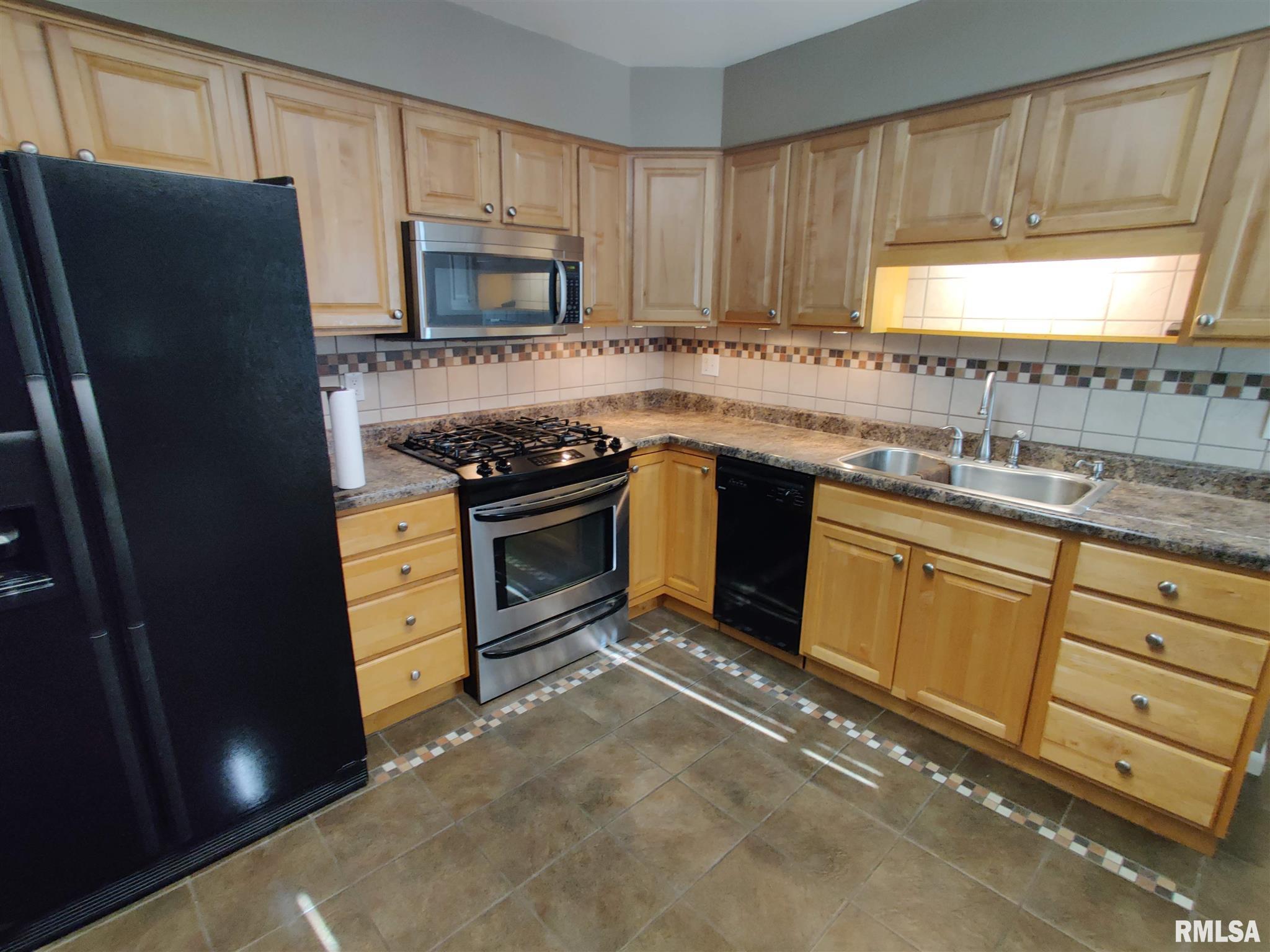 237 Briargate Road Washington, IL 61571 - Photo 14 of 36 Gallery Image 14