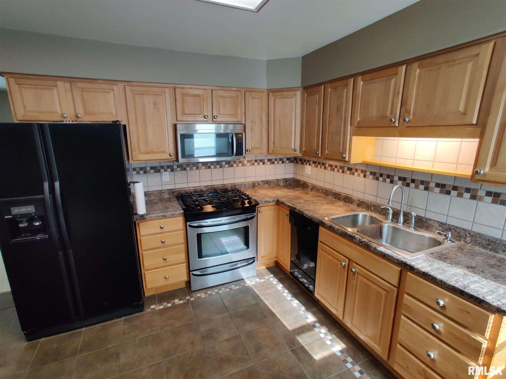 237 Briargate Road Washington, IL 61571 - Photo 17 of 36 Gallery Image 17