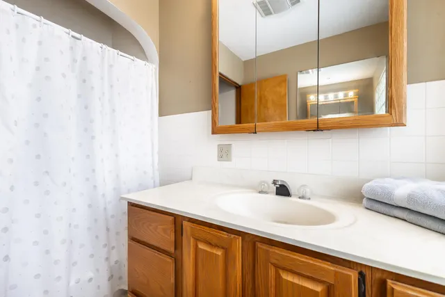 $135,000 | 319 East Catlin Street, Elizabeth, IL 61028