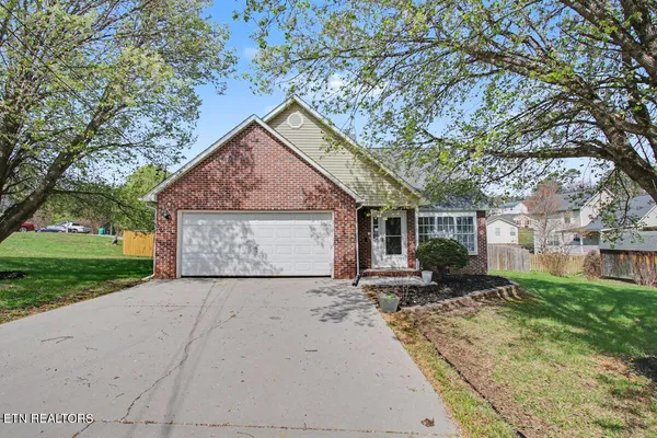 $379,900 | 525 Parkstone Lane, Knoxville, TN 37924