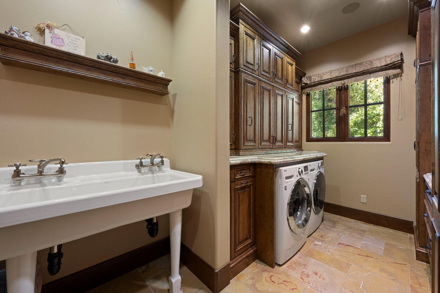 9345 King Road Loomis, CA 95650 - Photo 30 of 99 a utility room with dryer and washer