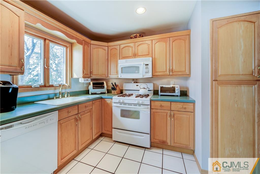 43 Winton Road East Brunswick, NJ 08816 - Photo 10 of 25 Gallery Image 10