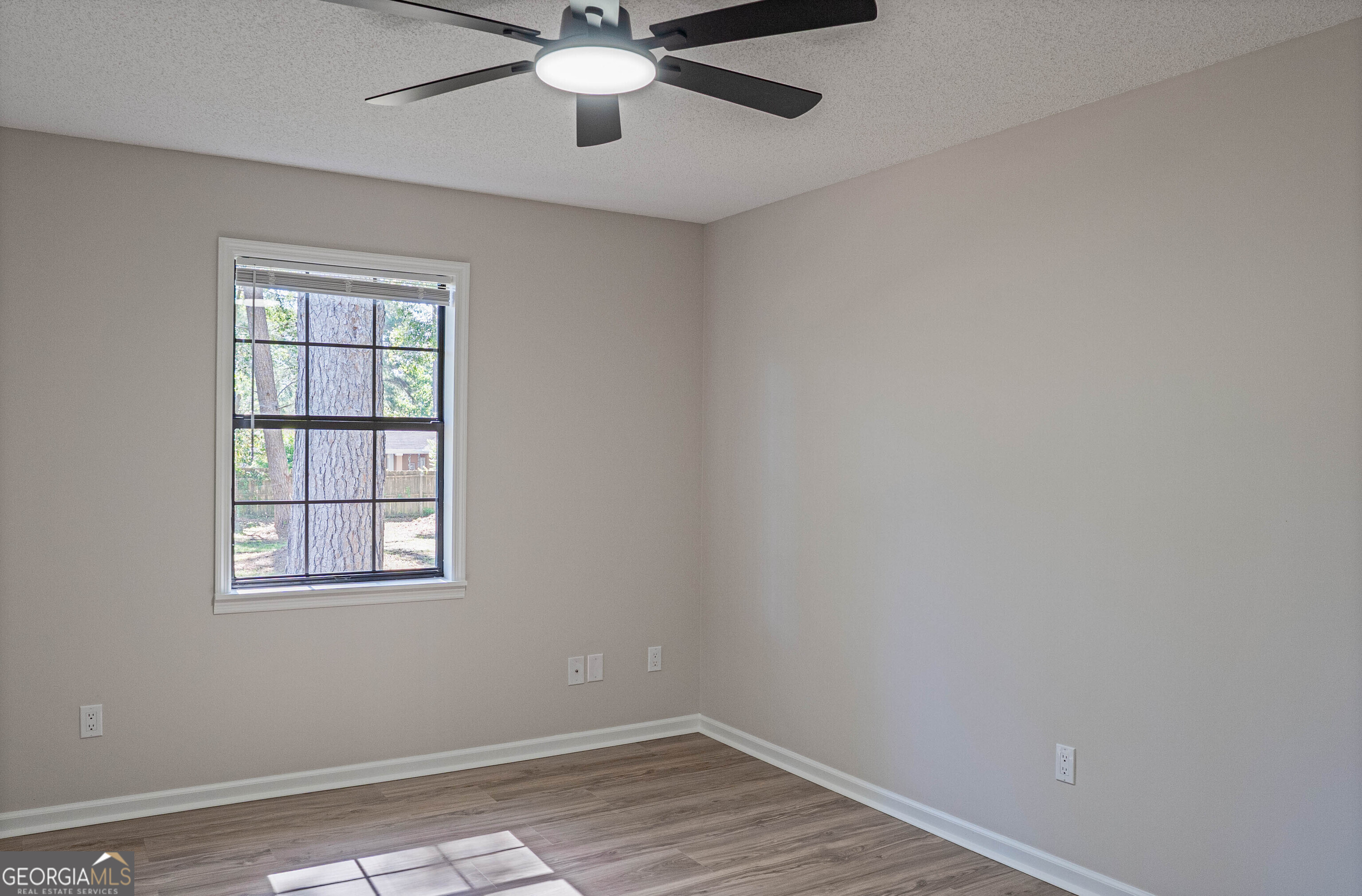 1010 Cherrywood Road Waycross, GA 31503 - Photo 17 of 27