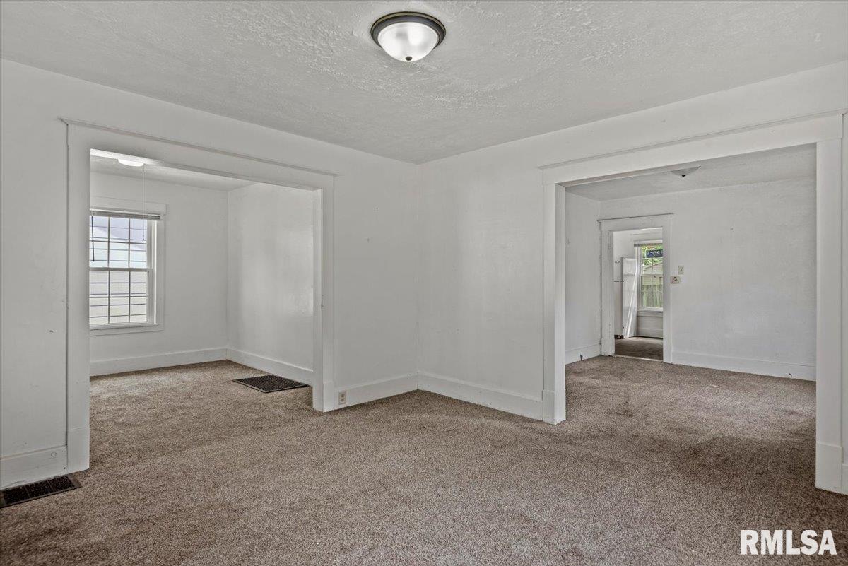 2516 South 10th Street Springfield, IL 62703 - Photo 4 of 34