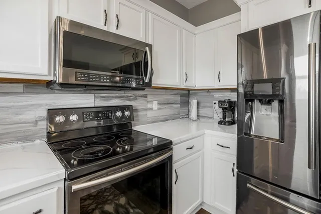 $385,000 | 929 Sutherland Drive, Louisburg, KS 66053