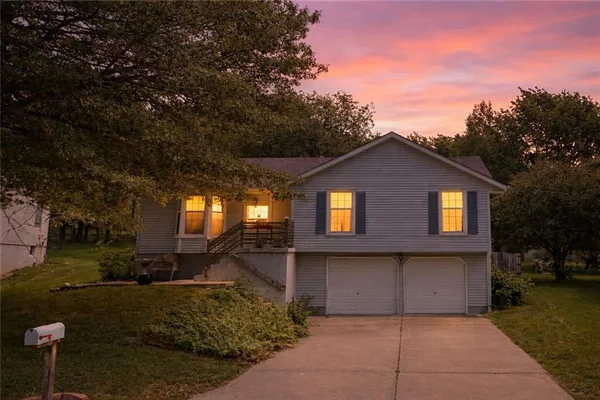 $315,000 | 18004 East 31st Drive South, Independence, MO 64057