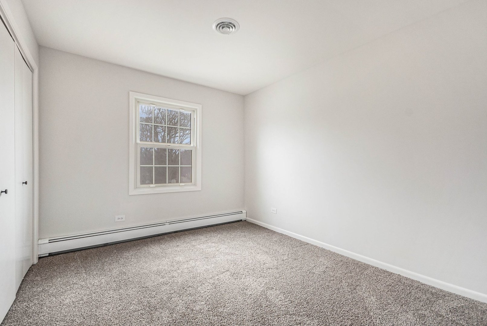 323 Chicago Road Oswego, IL 60543 - Photo 17 of 27 an empty room with a window