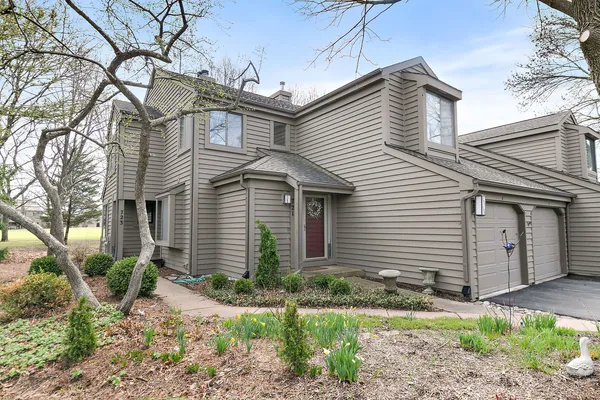 $388,000 | 723 Golf Lane, Unit 944, Lake Barrington, IL 60010