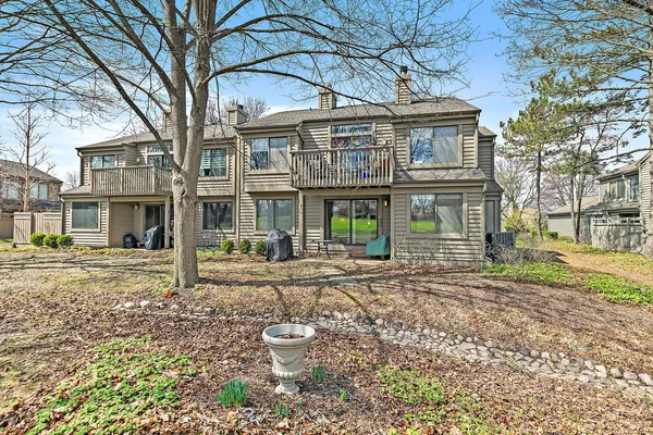 $388,000 | 723 Golf Lane, Unit 944, Lake Barrington, IL 60010