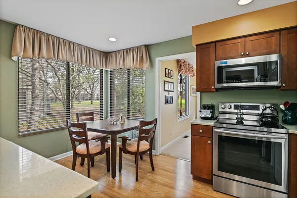 $388,000 | 723 Golf Lane, Unit 944, Lake Barrington, IL 60010