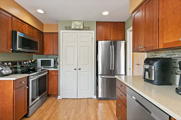 $388,000 | 723 Golf Lane, Unit 944, Lake Barrington, IL 60010