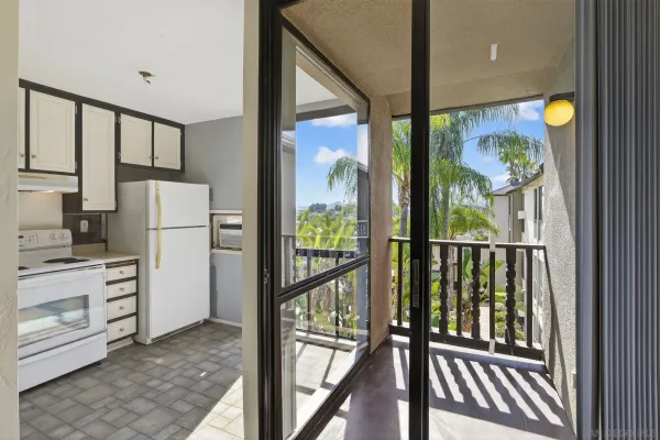 $330,000 | 6924 Hyde Park Drive, Unit 319, San Diego, CA 92119