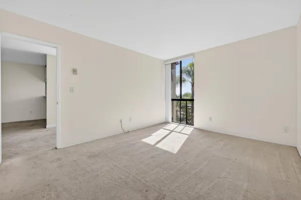 $330,000 | 6924 Hyde Park Drive, Unit 319, San Diego, CA 92119