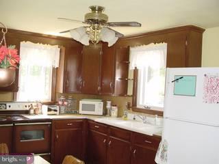 2052 Oak Road Hatfield, PA 19440 - Photo 2 of 6 Gallery Image 2