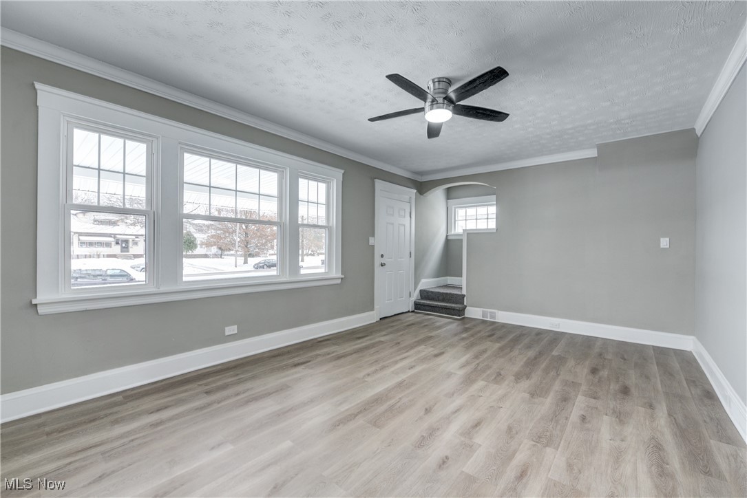 3272 Berea Road Cleveland, OH 44111 - Photo 4 of 29 Living room