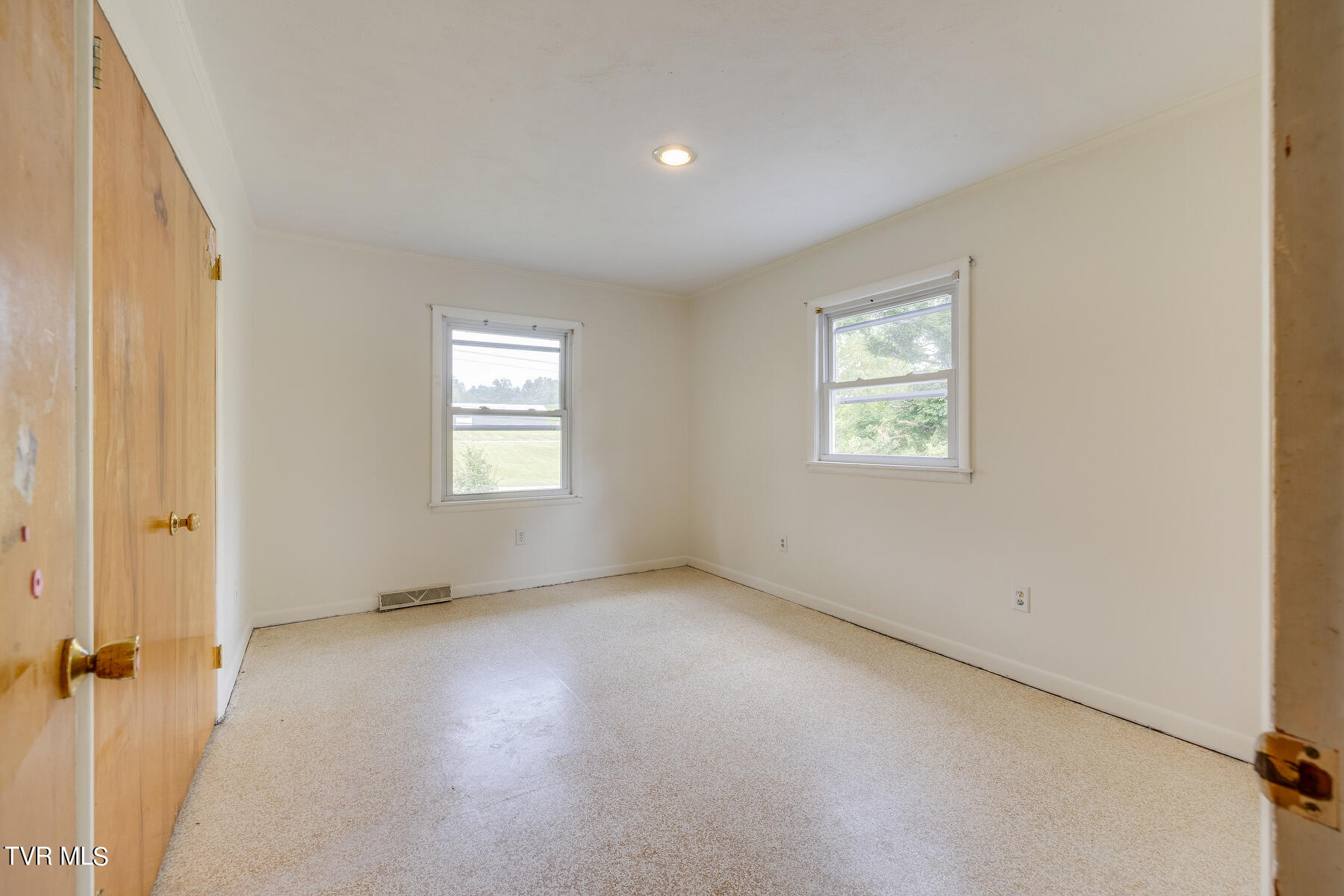 6130 Baileyton Road Greeneville, TN 37745 - Photo 16 of 42 018