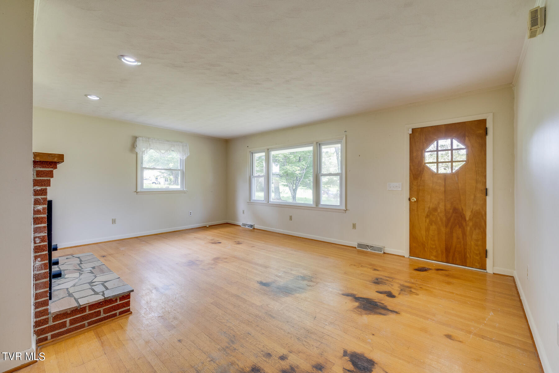 6130 Baileyton Road Greeneville, TN 37745 - Photo 5 of 42 006