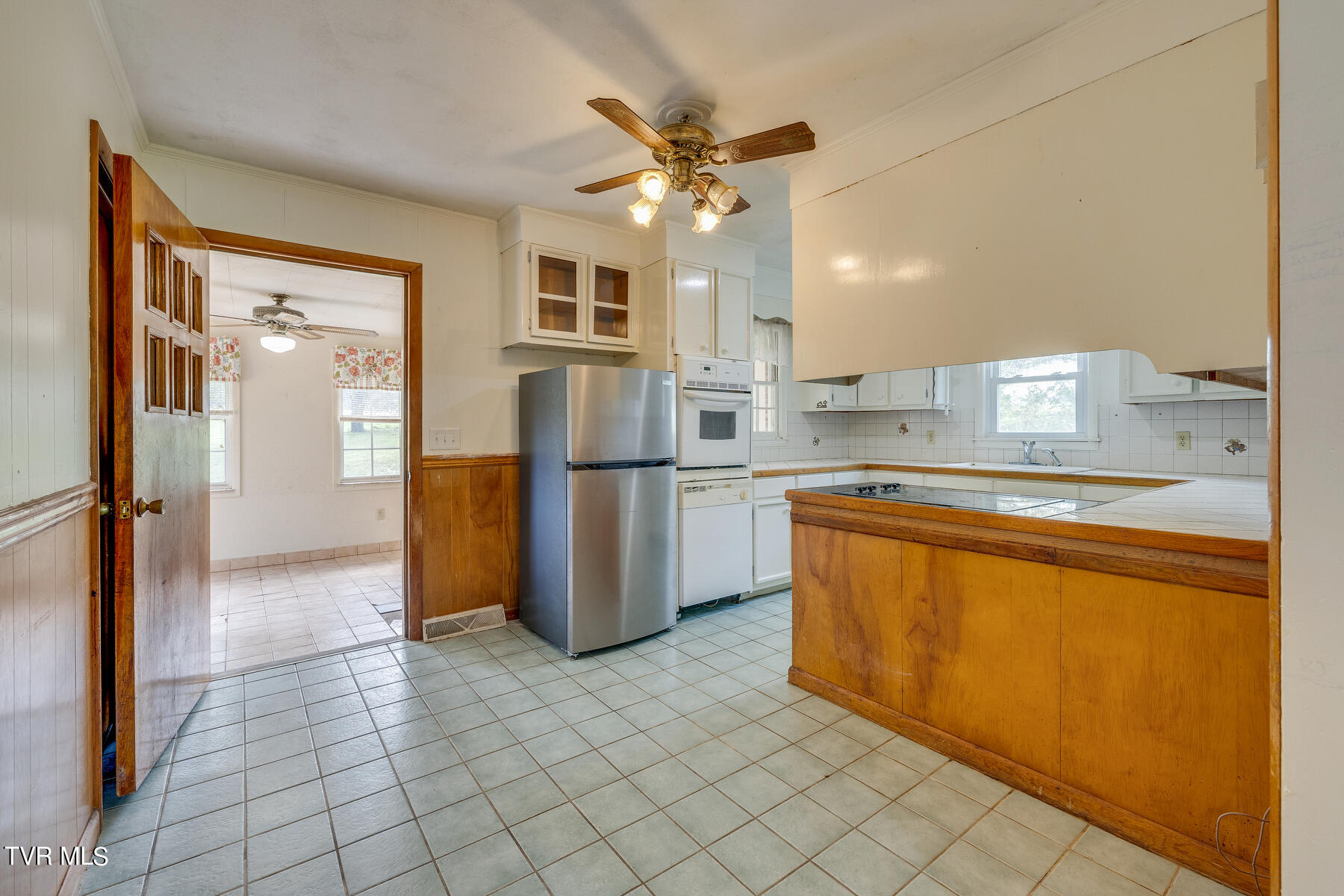 6130 Baileyton Road Greeneville, TN 37745 - Photo 7 of 42 009