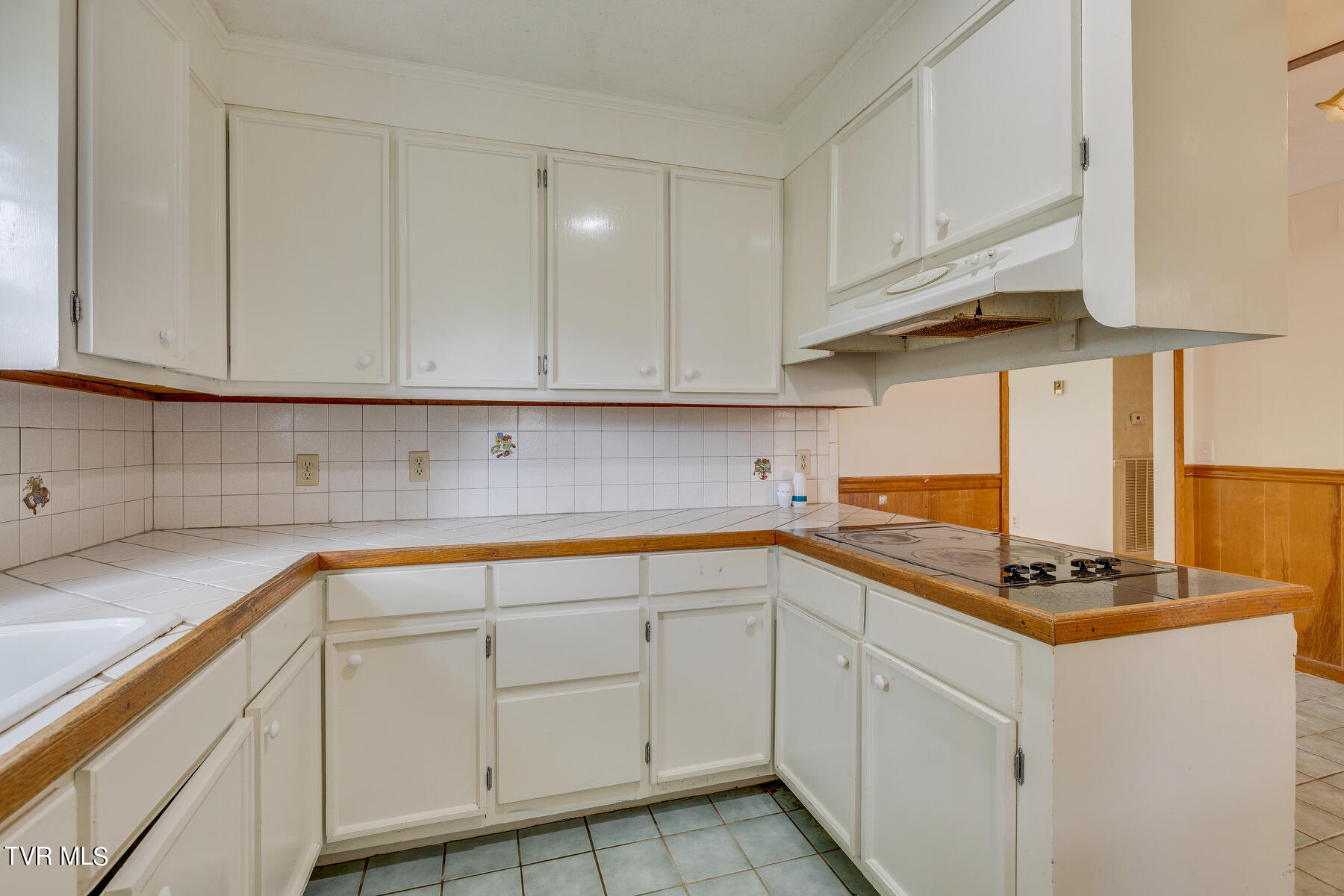 6130 Baileyton Road Greeneville, TN 37745 - Photo 10 of 42 012