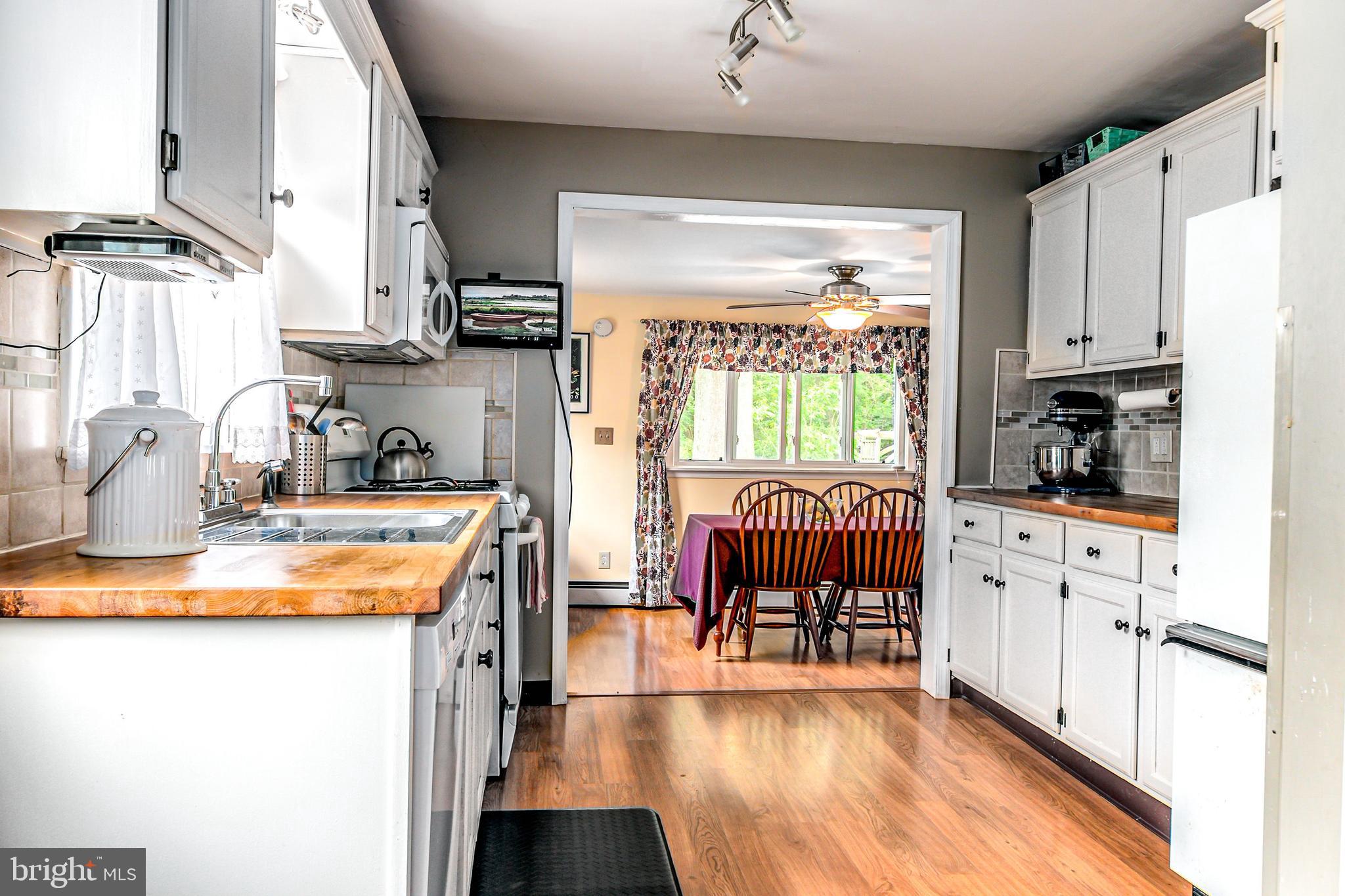 174 Franklyn Road Ewing, NJ 08628 - Photo 6 of 26 Kitchen-Laminate Floor